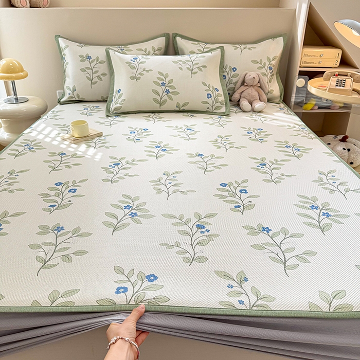 91家纺网 家纺一手货源 找家纺 典曼家纺 2025新款600D数码印花冰藤席席子凉席-床笠款 蓝色花骨朵-床笠款