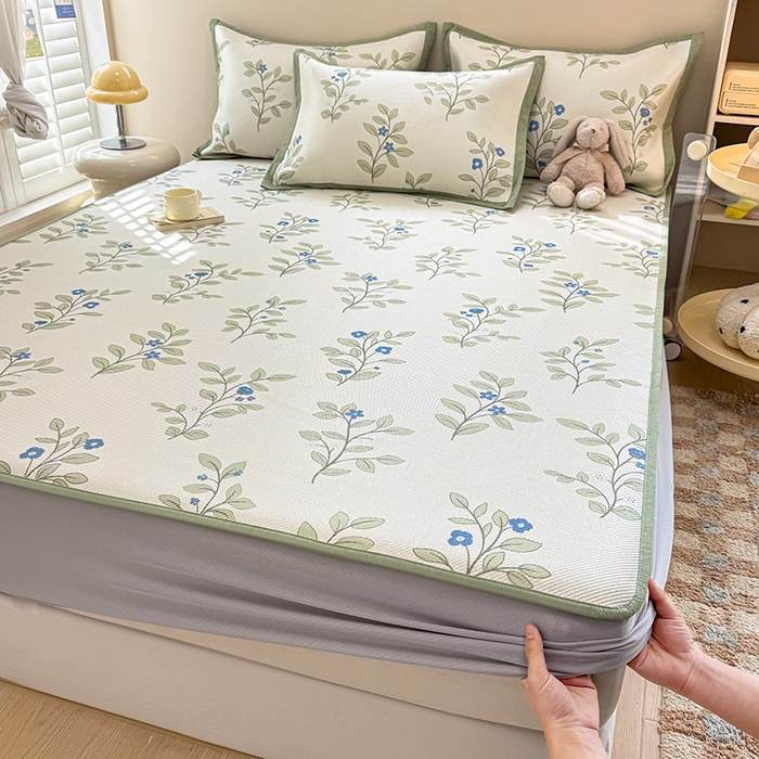 91家纺网 家纺一手货源 找家纺 典曼家纺 2025新款600D数码印花冰藤席席子凉席-床笠款 蓝色花骨朵-床笠款