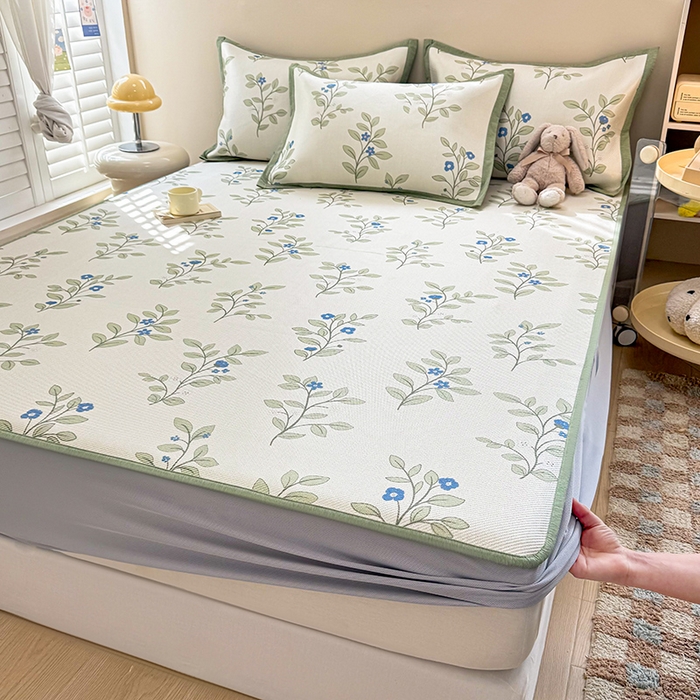 91家纺网 家纺一手货源 找家纺 典曼家纺 2025新款600D数码印花冰藤席席子凉席-床笠款 蓝色花骨朵-床笠款