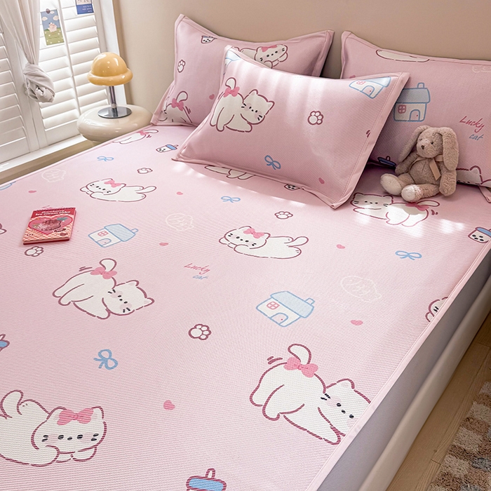 91家纺网 家纺一手货源 找家纺 典曼家纺 2025新款600D数码印花冰藤席席子凉席-床笠款 奶茶猫咪-床笠款