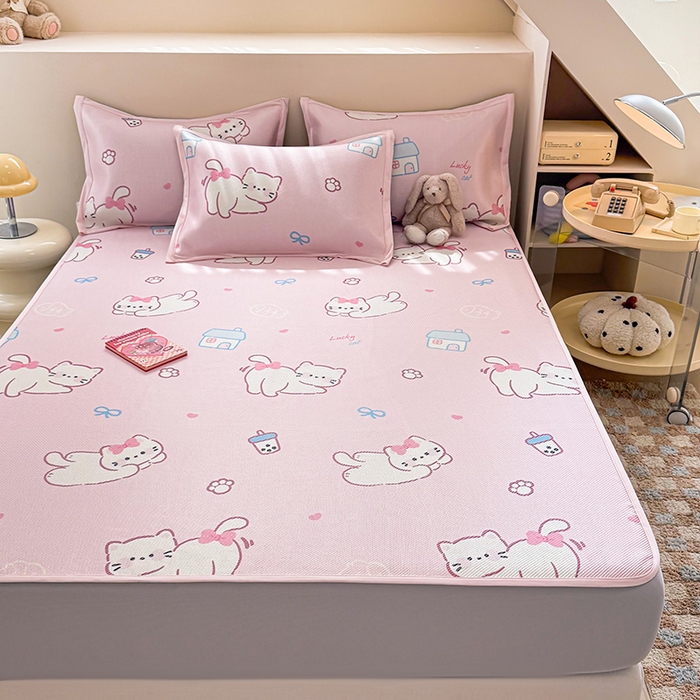 91家纺网 家纺一手货源 找家纺 典曼家纺 2025新款600D数码印花冰藤席席子凉席-床笠款 奶茶猫咪-床笠款