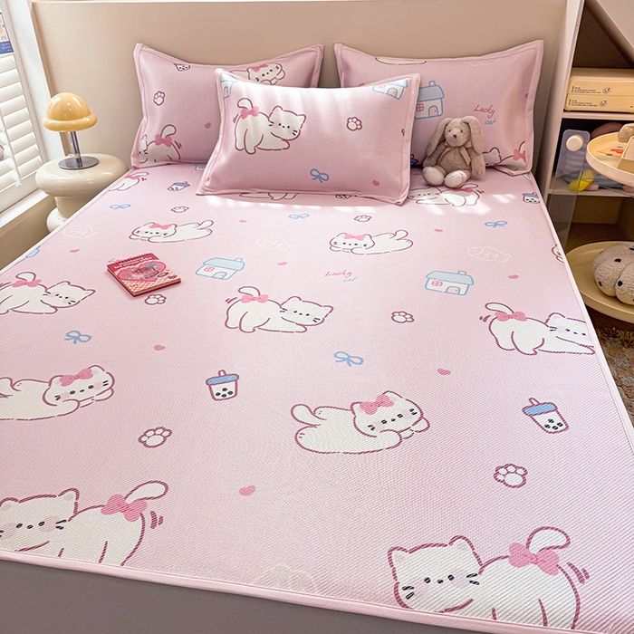 91家纺网 家纺一手货源 找家纺 典曼家纺 2025新款600D数码印花冰藤席席子凉席-床笠款 奶茶猫咪-床笠款