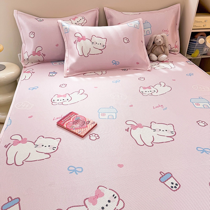 91家纺网 家纺一手货源 找家纺 典曼家纺 2025新款600D数码印花冰藤席席子凉席-床笠款 奶茶猫咪-床笠款