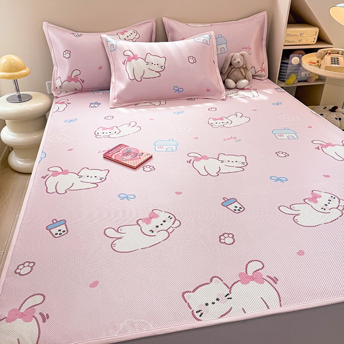 91家纺网 家纺一手货源 找家纺 典曼家纺 2025新款600D数码印花冰藤席席子凉席-床笠款 奶茶猫咪-床笠款