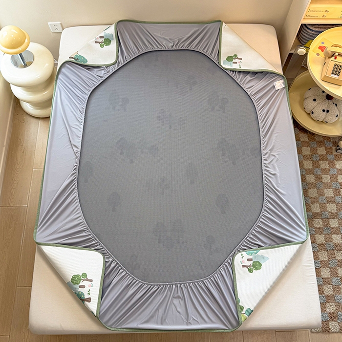 91家纺网 家纺一手货源 找家纺 典曼家纺 2025新款600D数码印花冰藤席席子凉席-床笠款 森林小熊-床笠款