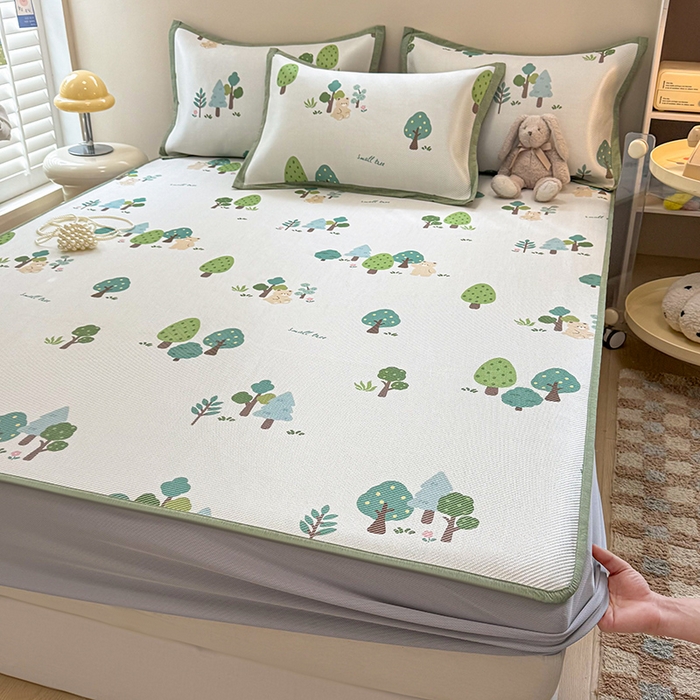 91家纺网 家纺一手货源 找家纺 典曼家纺 2025新款600D数码印花冰藤席席子凉席-床笠款 森林小熊-床笠款