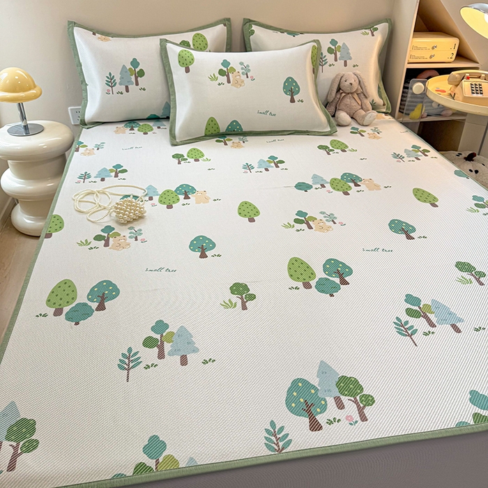 91家纺网 家纺一手货源 找家纺 典曼家纺 2025新款600D数码印花冰藤席席子凉席-床笠款 森林小熊-床笠款