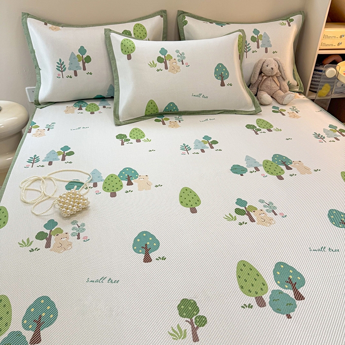 91家纺网 家纺一手货源 找家纺 典曼家纺 2025新款600D数码印花冰藤席席子凉席-床笠款 森林小熊-床笠款