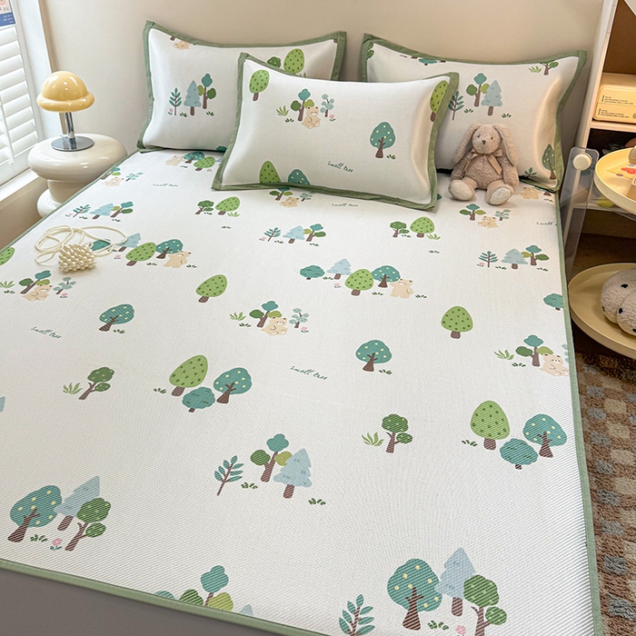 91家纺网 家纺一手货源 找家纺 典曼家纺 2025新款600D数码印花冰藤席席子凉席-床笠款 森林小熊-床笠款