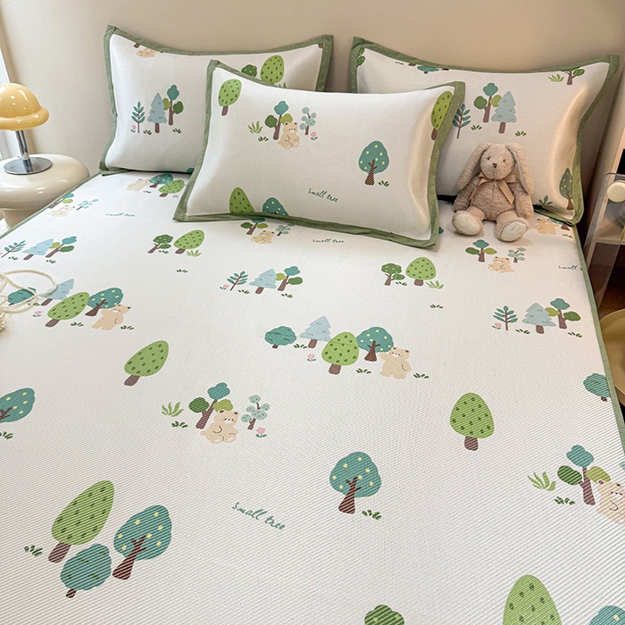 91家纺网 家纺一手货源 找家纺 典曼家纺 2025新款600D数码印花冰藤席席子凉席-床笠款 森林小熊-床笠款