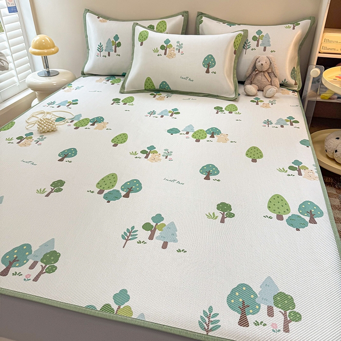 91家纺网 家纺一手货源 找家纺 典曼家纺 2025新款600D数码印花冰藤席席子凉席-床笠款 森林小熊-床笠款