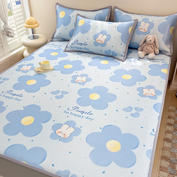 91家纺网 家纺一手货源 找家纺 典曼家纺 2025新款600D数码印花冰藤席席子凉席-床笠款 兔兔花开-床笠款