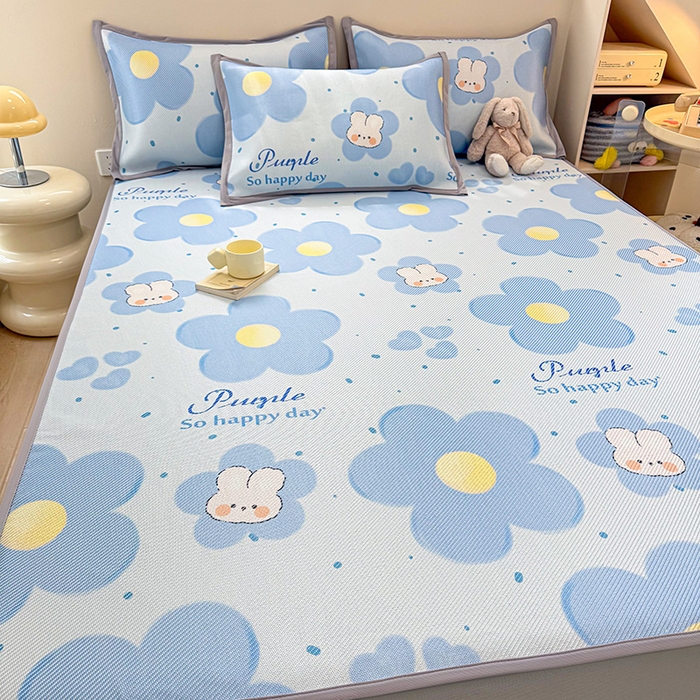 91家纺网 家纺一手货源 找家纺 典曼家纺 2025新款600D数码印花冰藤席席子凉席-床笠款 兔兔花开-床笠款