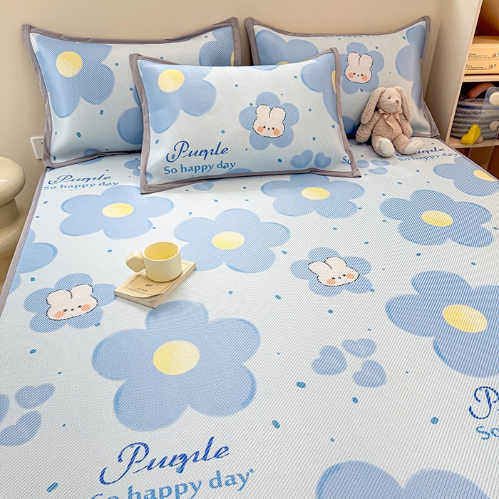 91家纺网 家纺一手货源 找家纺 典曼家纺 2025新款600D数码印花冰藤席席子凉席-床笠款 兔兔花开-床笠款