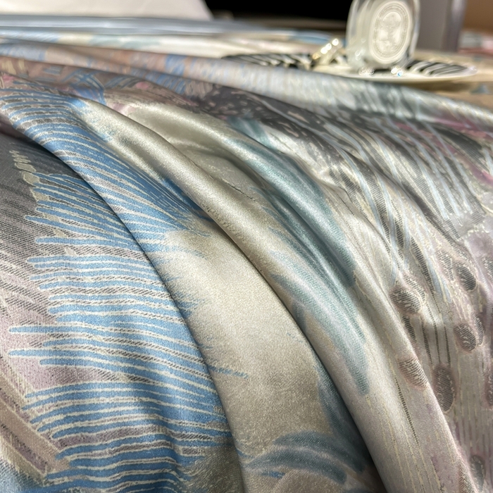 91家纺网 家纺一手货源 找家纺 小芽家居 2025新款水光缎臻享夏被夏凉被空调被 花如戏