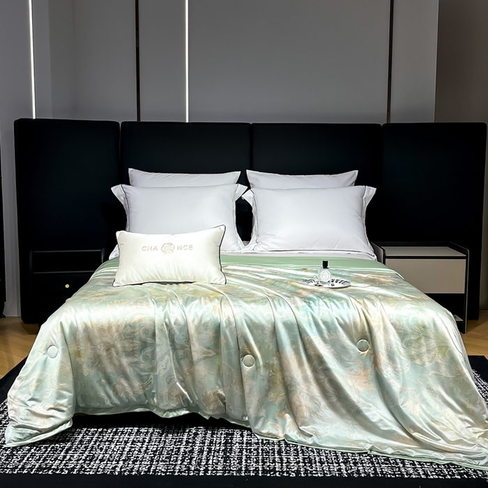 91家纺网 家纺一手货源 找家纺 小芽家居 2025新款水光缎臻享夏被夏凉被空调被 绿野仙踪