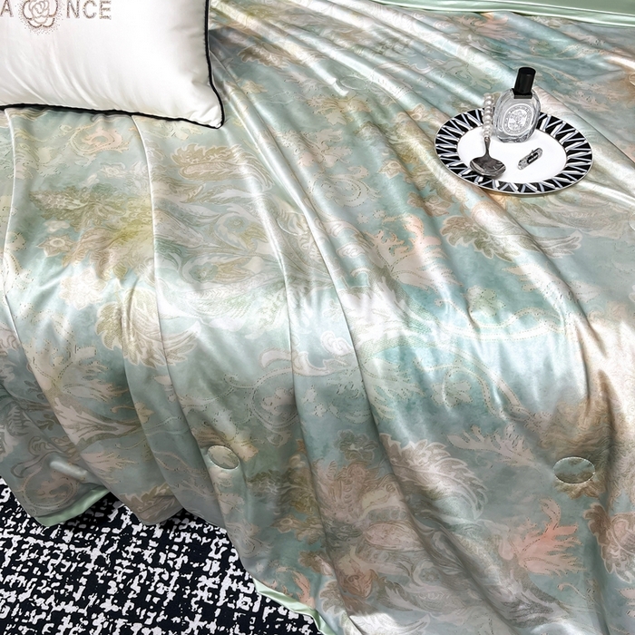 91家纺网 家纺一手货源 找家纺 小芽家居 2025新款水光缎臻享夏被夏凉被空调被 绿野仙踪