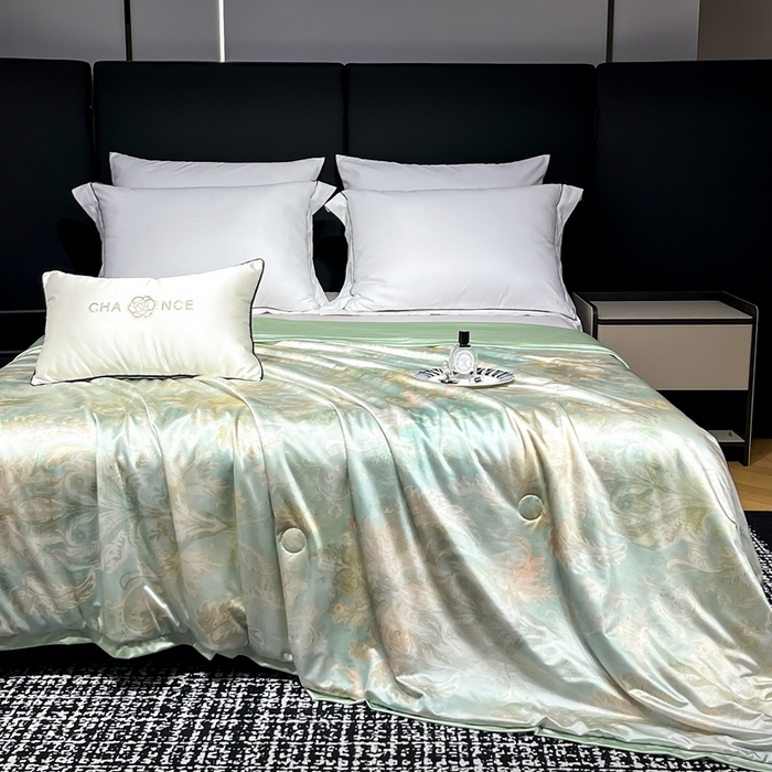 91家纺网 家纺一手货源 找家纺 小芽家居 2025新款水光缎臻享夏被夏凉被空调被 绿野仙踪