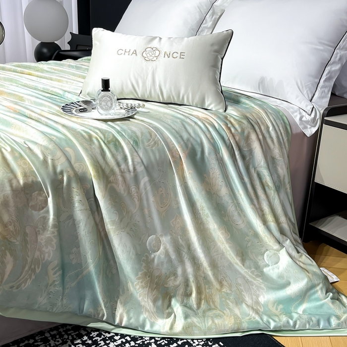 91家纺网 家纺一手货源 找家纺 小芽家居 2025新款水光缎臻享夏被夏凉被空调被 绿野仙踪