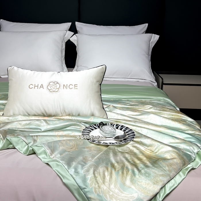 91家纺网 家纺一手货源 找家纺 小芽家居 2025新款水光缎臻享夏被夏凉被空调被 绿野仙踪