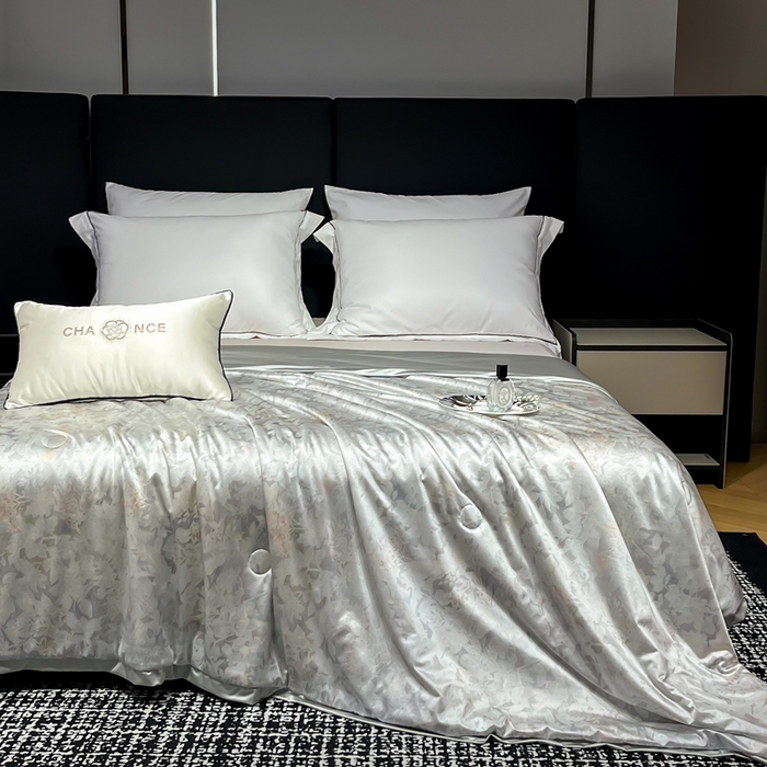 91家纺网 家纺一手货源 找家纺 小芽家居 2025新款水光缎臻享夏被夏凉被空调被 细叶