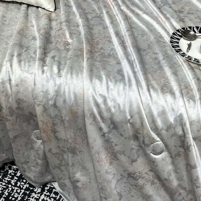 91家纺网 家纺一手货源 找家纺 小芽家居 2025新款水光缎臻享夏被夏凉被空调被 细叶