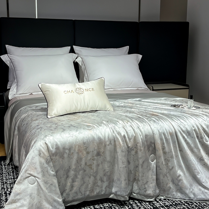 91家纺网 家纺一手货源 找家纺 小芽家居 2025新款水光缎臻享夏被夏凉被空调被 细叶