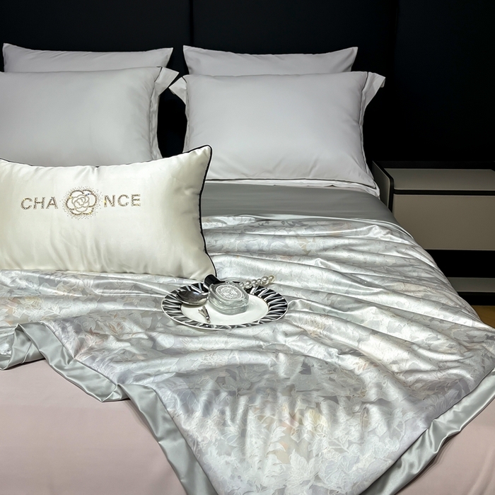 91家纺网 家纺一手货源 找家纺 小芽家居 2025新款水光缎臻享夏被夏凉被空调被 细叶