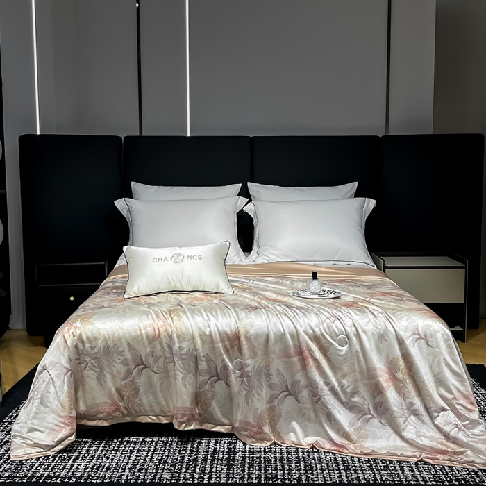 91家纺网 家纺一手货源 找家纺 小芽家居 2025新款水光缎臻享夏被夏凉被空调被 心如花木