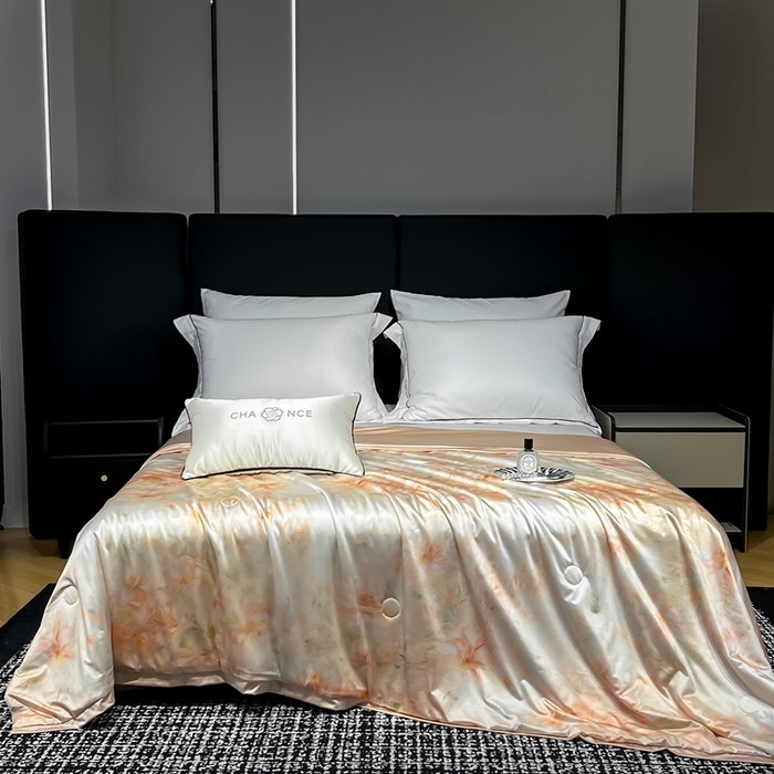 91家纺网 家纺一手货源 找家纺 小芽家居 2025新款水光缎臻享夏被夏凉被空调被 颜如玉