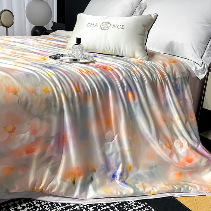 91家纺网 家纺一手货源 找家纺 小芽家居 2025新款水光缎臻享夏被夏凉被空调被 叶隙暖阳