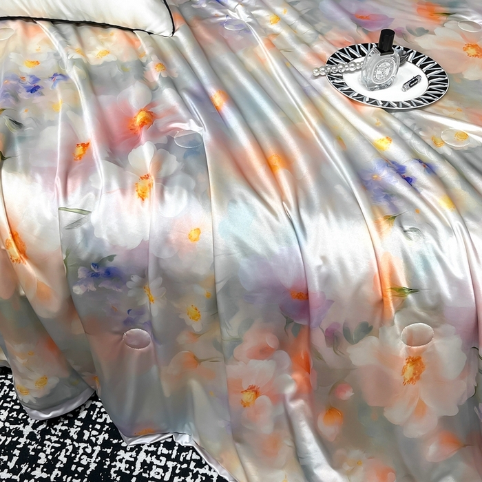 91家纺网 家纺一手货源 找家纺 小芽家居 2025新款水光缎臻享夏被夏凉被空调被 叶隙暖阳