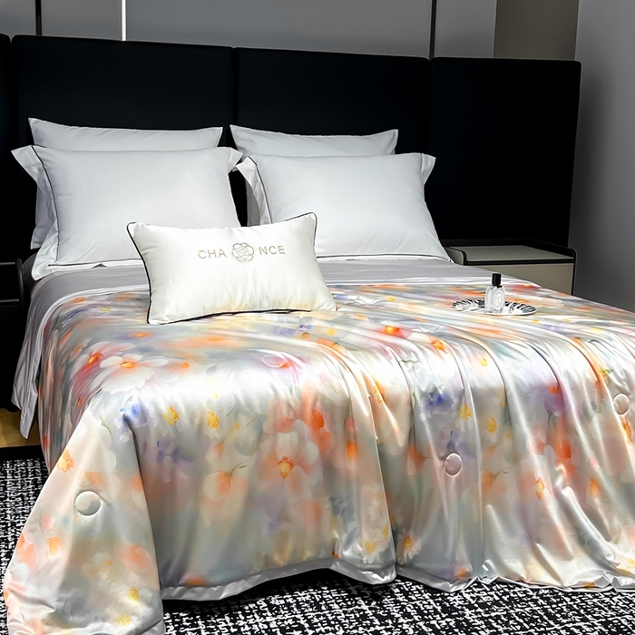 91家纺网 家纺一手货源 找家纺 小芽家居 2025新款水光缎臻享夏被夏凉被空调被 叶隙暖阳