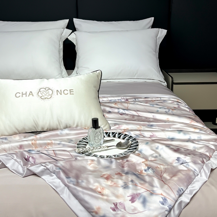 91家纺网 家纺一手货源 找家纺 小芽家居 2025新款水光缎臻享夏被夏凉被空调被 自如风