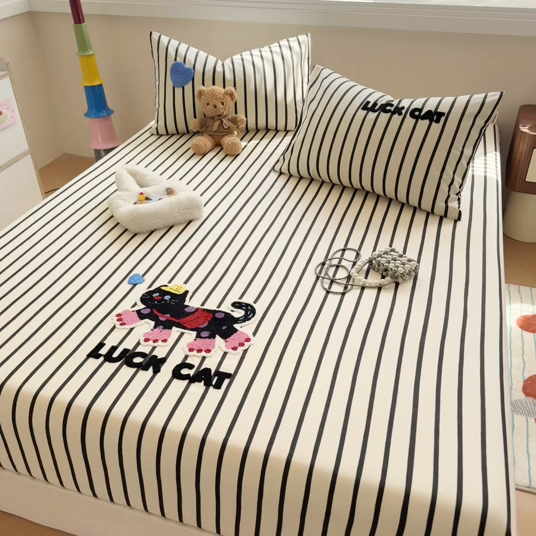 91家纺网 家纺一手货源 找家纺 蓝邻家纺 2025春夏新款全棉纯棉老粗布刺绣床笠凉席席子 奶芙猫