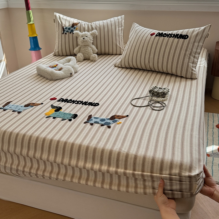 91家纺网 家纺一手货源 找家纺 蓝邻家纺 2025春夏新款全棉纯棉老粗布刺绣床笠凉席席子 元气小狗