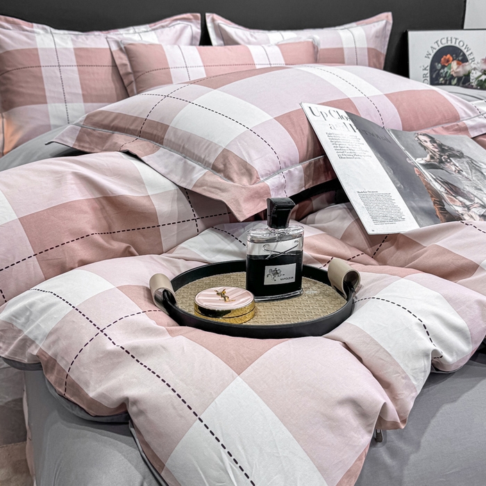 91家纺网 家纺一手货源 找家纺 红日子纺织品 2025新款50s全棉纯棉印花四件套 定格-粉