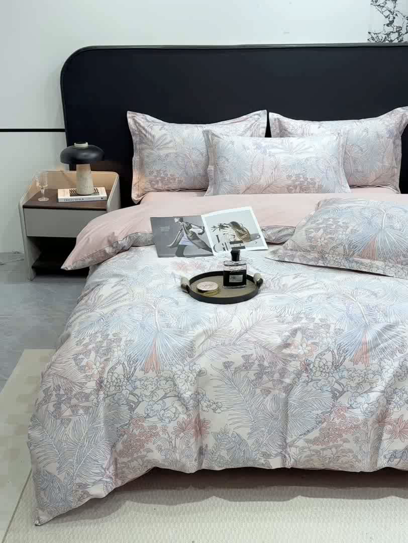 91家纺网 家纺一手货源 找家纺 红日子纺织品 2025新款50s全棉纯棉印花四件套 风吹柳