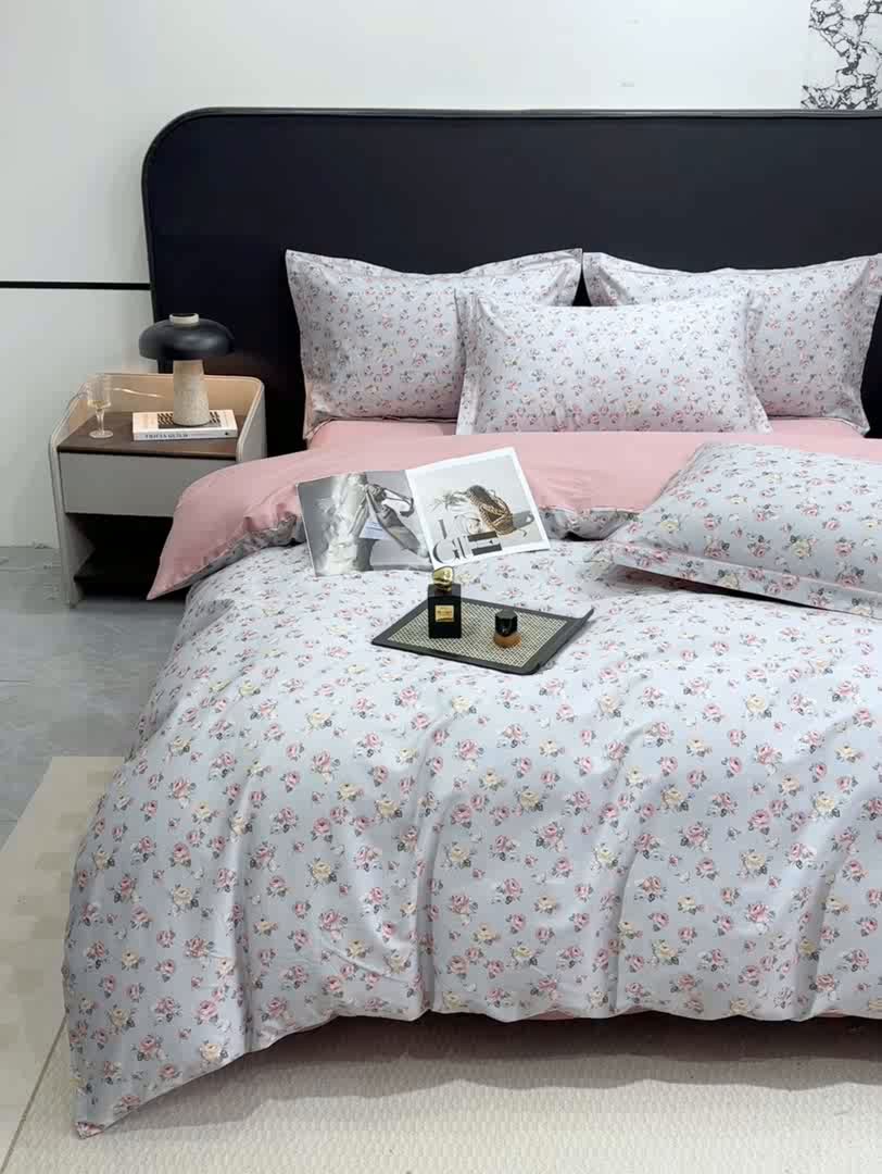 91家纺网 家纺一手货源 找家纺 红日子纺织品 2025新款50s全棉纯棉印花四件套 花念安-咖