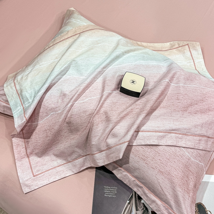 91家纺网 家纺一手货源 找家纺 红日子纺织品 2025新款50s全棉纯棉印花四件套 曼意-粉