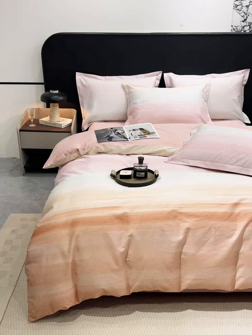 91家纺网 家纺一手货源 找家纺 红日子纺织品 2025新款50s全棉纯棉印花四件套 曼意-粉