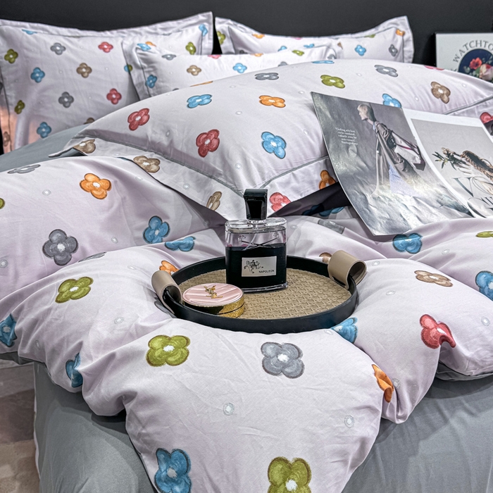 91家纺网 家纺一手货源 找家纺 红日子纺织品 2025新款50s全棉纯棉印花四件套 幸运四叶草-粉