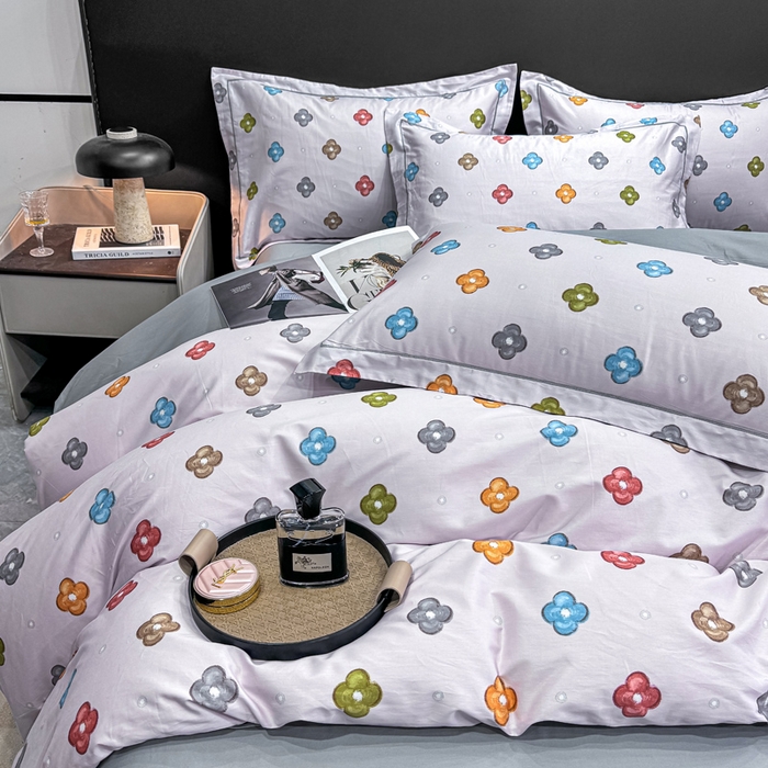 91家纺网 家纺一手货源 找家纺 红日子纺织品 2025新款50s全棉纯棉印花四件套 幸运四叶草-粉