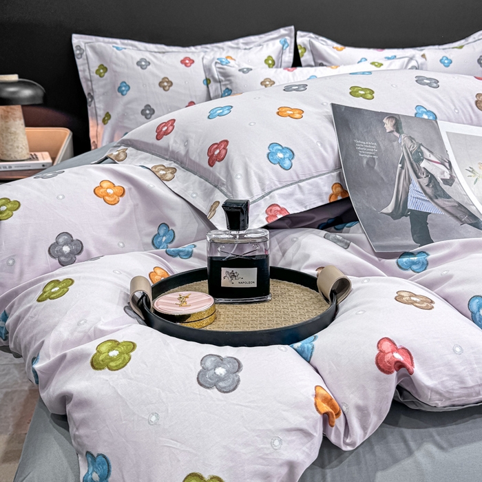 91家纺网 家纺一手货源 找家纺 红日子纺织品 2025新款50s全棉纯棉印花四件套 幸运四叶草-粉