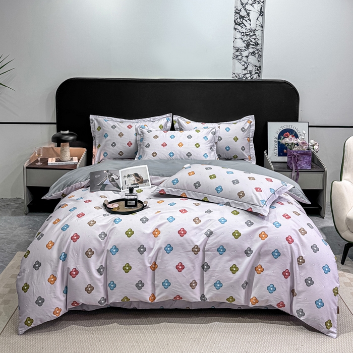 91家纺网 家纺一手货源 找家纺 红日子纺织品 2025新款50s全棉纯棉印花四件套 幸运四叶草-粉