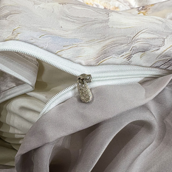 91家纺网 家纺一手货源 找家纺 红日子纺织品 2025新款亲肤舒适莱赛尔天丝四件套 拂花掠影-灰