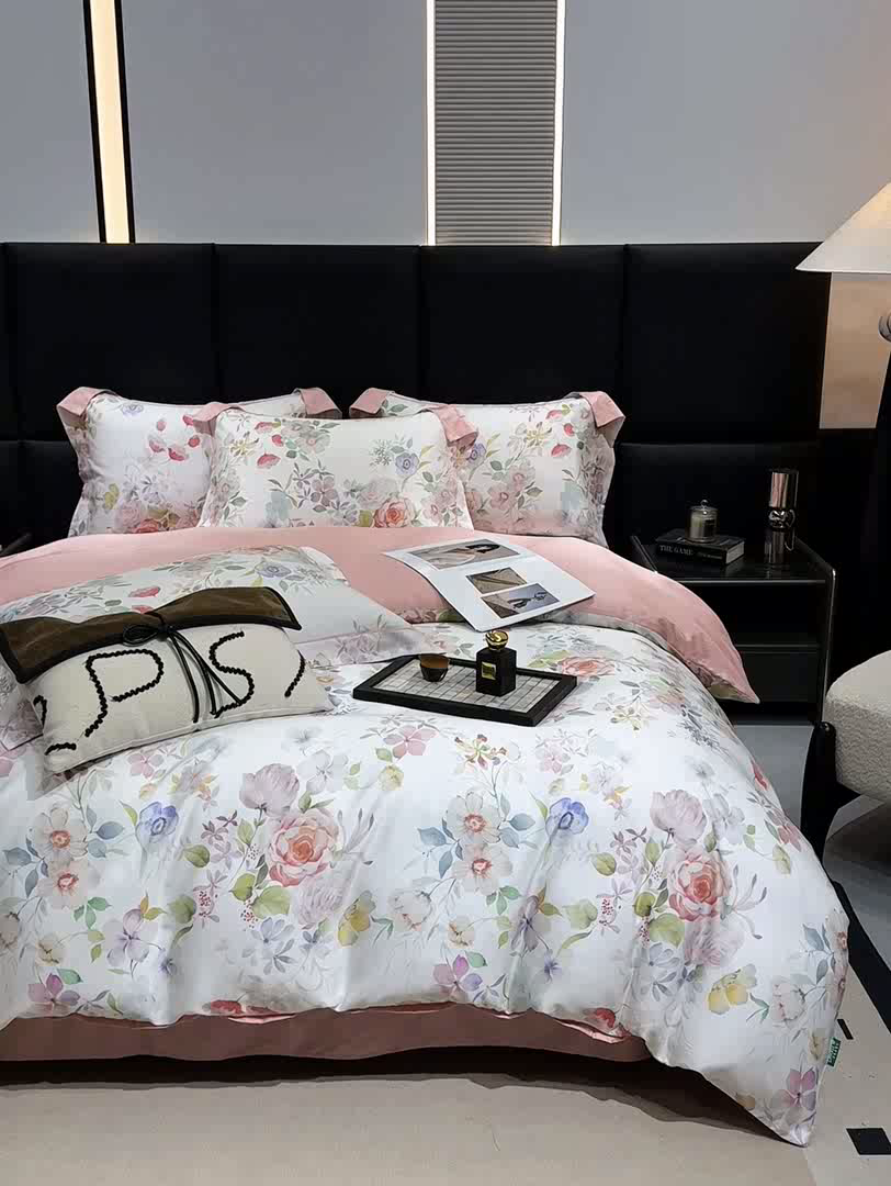 91家纺网 家纺一手货源 找家纺 红日子纺织品 2025新款亲肤舒适莱赛尔天丝四件套 花朝花慕-红