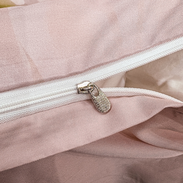 91家纺网 家纺一手货源 找家纺 红日子纺织品 2025新款亲肤舒适莱赛尔天丝四件套 秘密花园