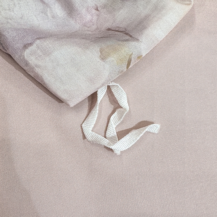 91家纺网 家纺一手货源 找家纺 红日子纺织品 2025新款亲肤舒适莱赛尔天丝四件套 烟雨蒙蒙-粉