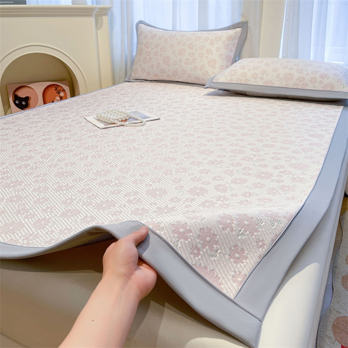 91家纺网 家纺一手货源 找家纺 （总）雯豆家纺 2025夏季新款PE中分子凉感凉席三件套凉感提花平铺绑带席子